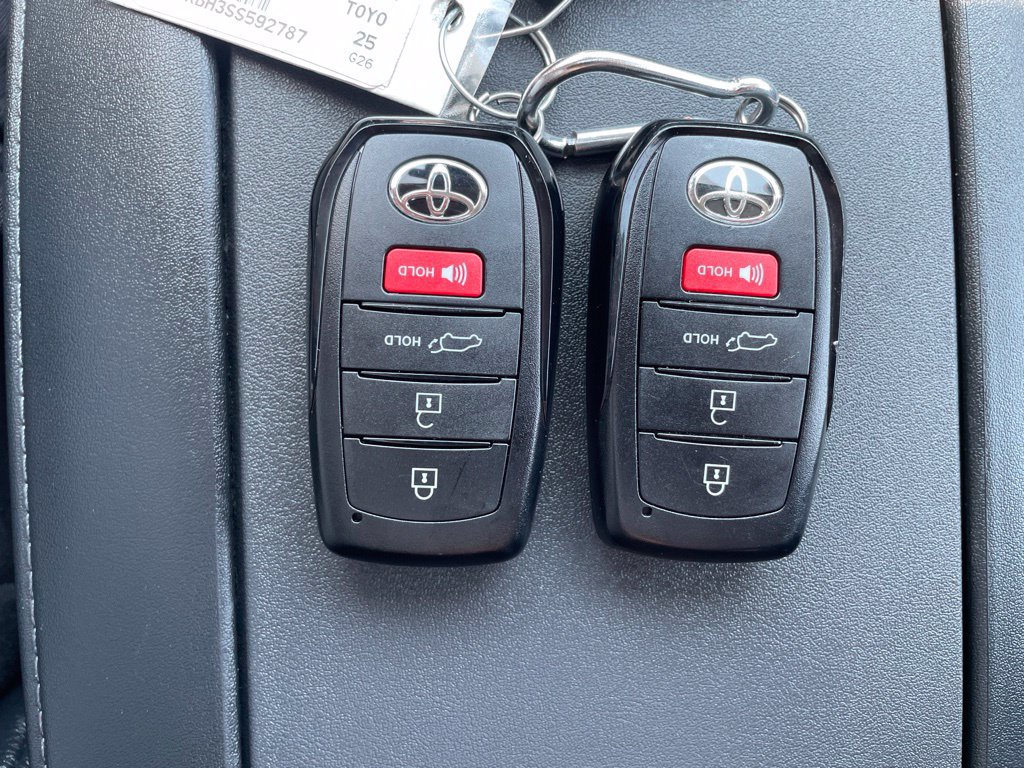 Used 2025 Toyota Highlander XLE AWD/4WD image 22