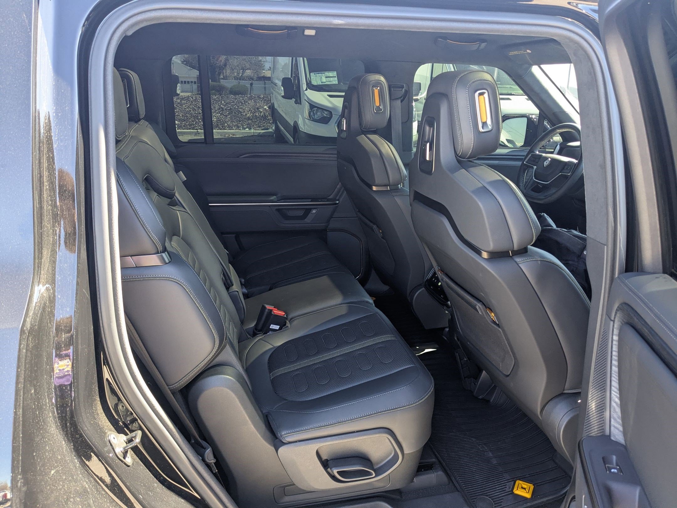 Used 2025 Rivian R1S Adventure AWD/4WD image 34