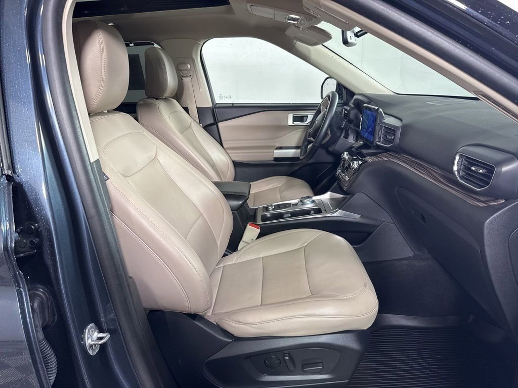 Used 2023 Ford Explorer Limited w/ Equipment Group 301A image 16