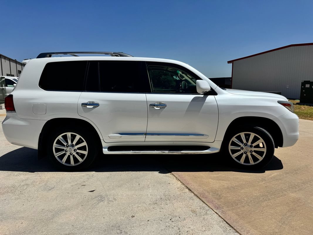 Used 2010 Lexus LX 570 4WD w/ Luxury Pkg image 7