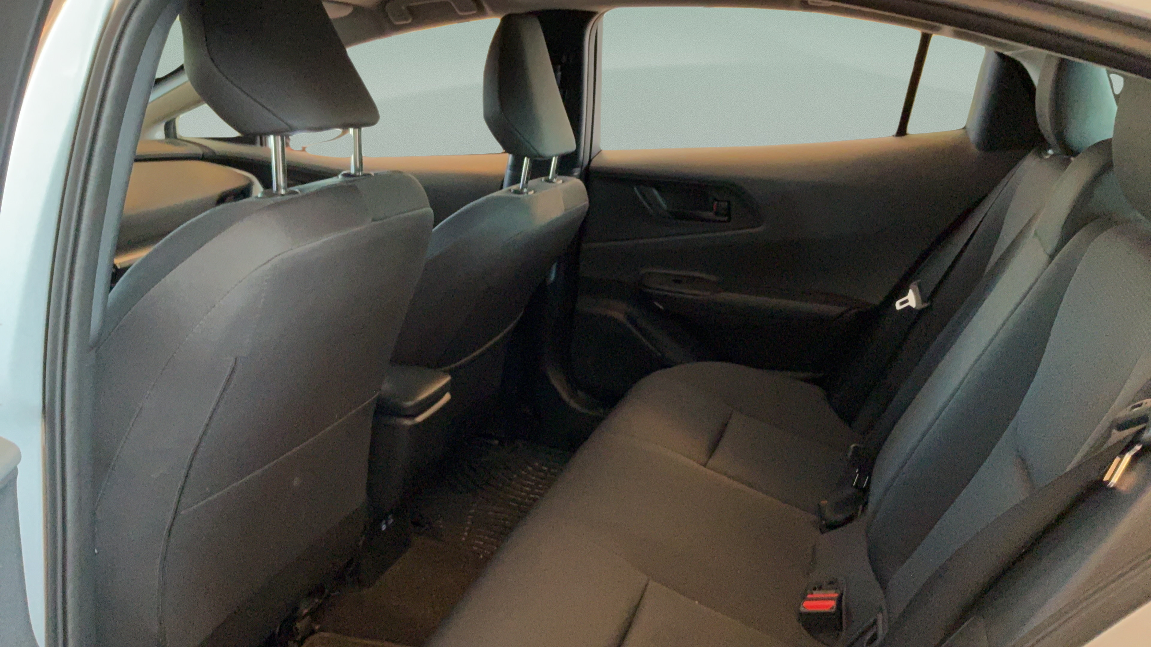 Certified 2025 Toyota Prius LE FWD image 24