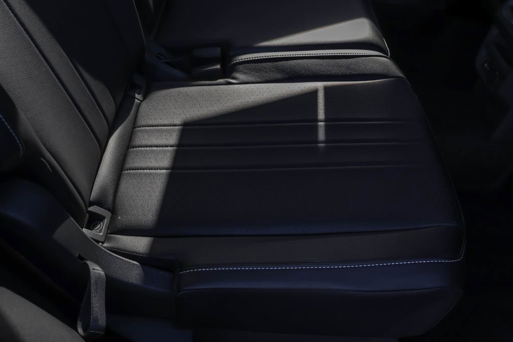 Used 2024 Volkswagen Tiguan SE R-Line image 34