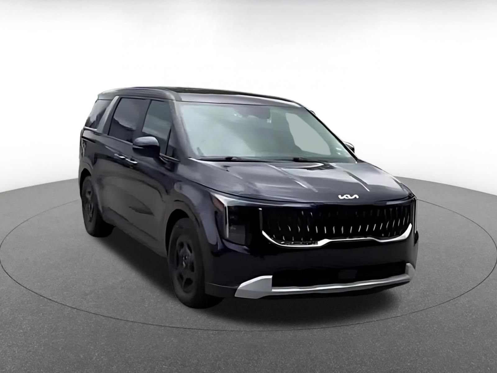 Used 2026 Kia Carnival FWD image 3