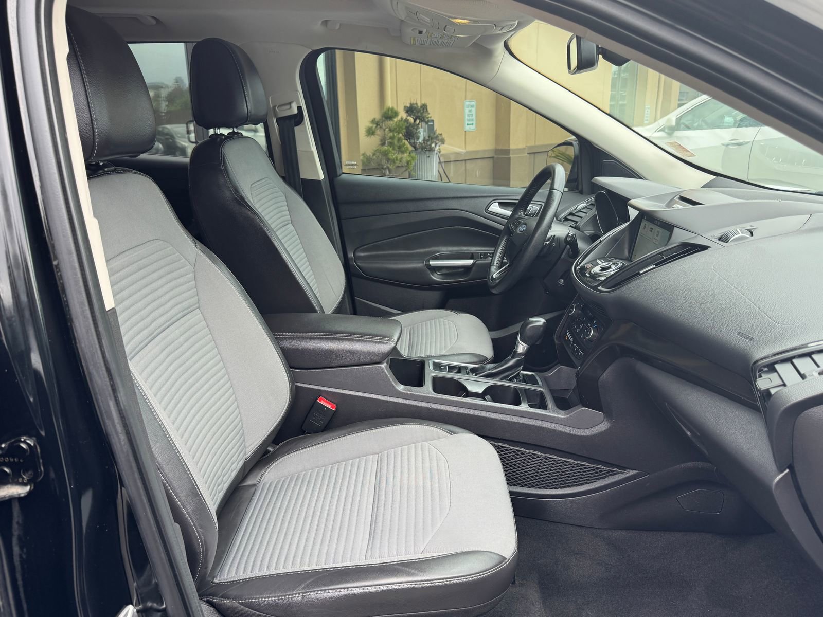 Used 2017 Ford Escape Titanium AWD/4WD image 23