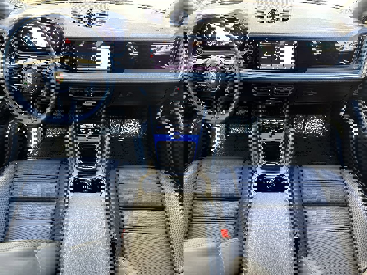 Used 2025 Porsche Cayenne E-Hybrid Coupe image 13