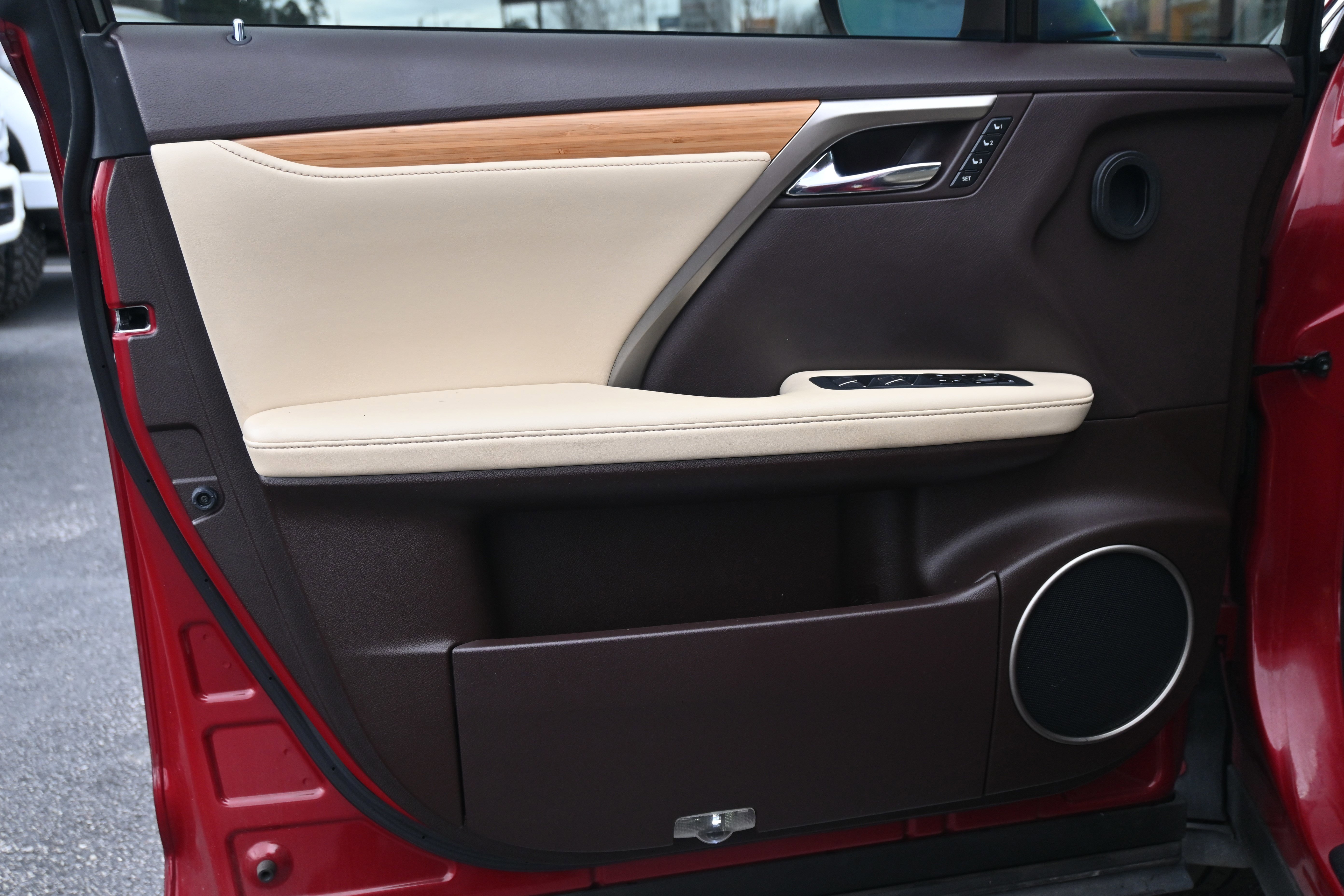 Used 2020 Lexus RX 350L FWD w/ Premium Package image 30