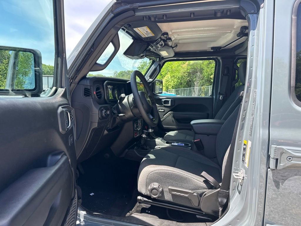 Used 2025 Jeep Wrangler Unlimited Rubicon AWD/4WD image 14