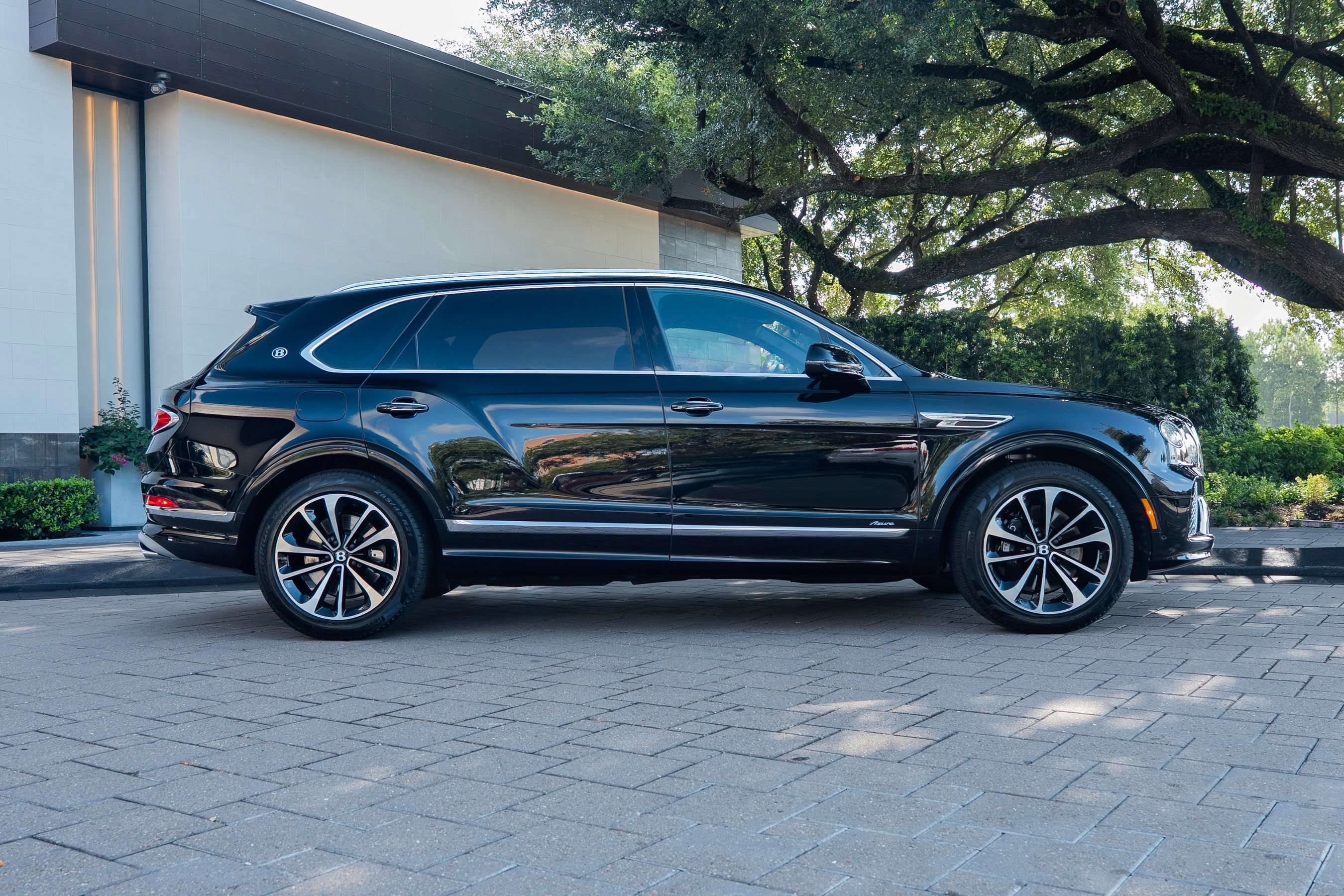 Certified 2025 Bentley Bentayga Extended Wheelbase AWD/4WD image 5