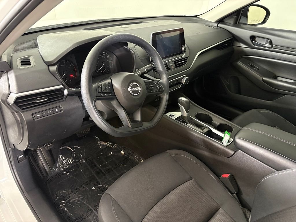 Used 2025 Nissan Altima 2.5 S FWD image 16