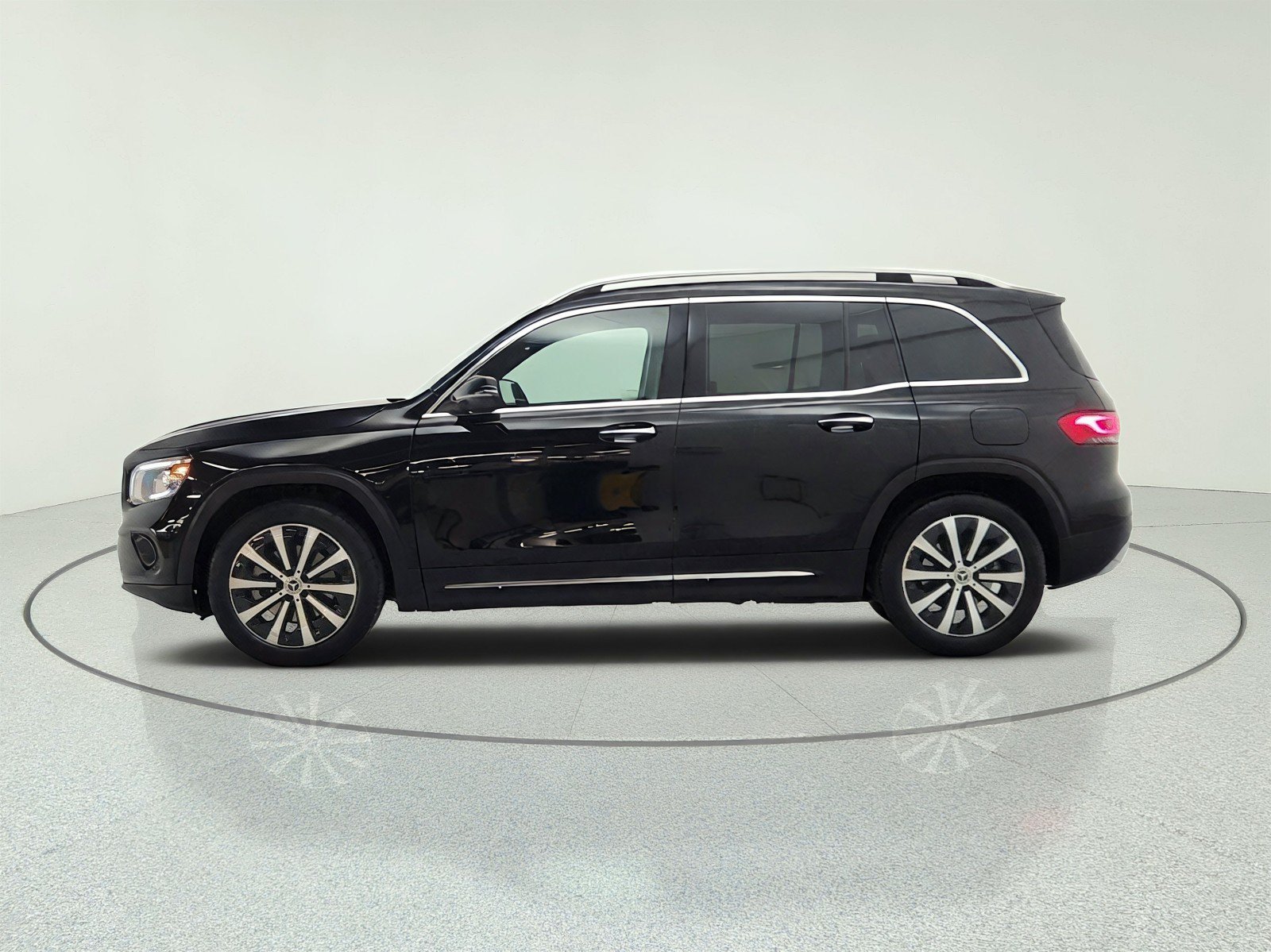 Used 2022 Mercedes-Benz GLB 250 4MATIC image 8