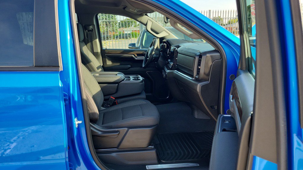 Used 2025 Chevrolet Silverado 1500 LT AWD/4WD image 20