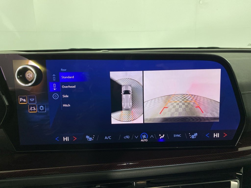 Used 2025 Chevrolet Traverse Z71 w/ Driver Confidence Package image 16