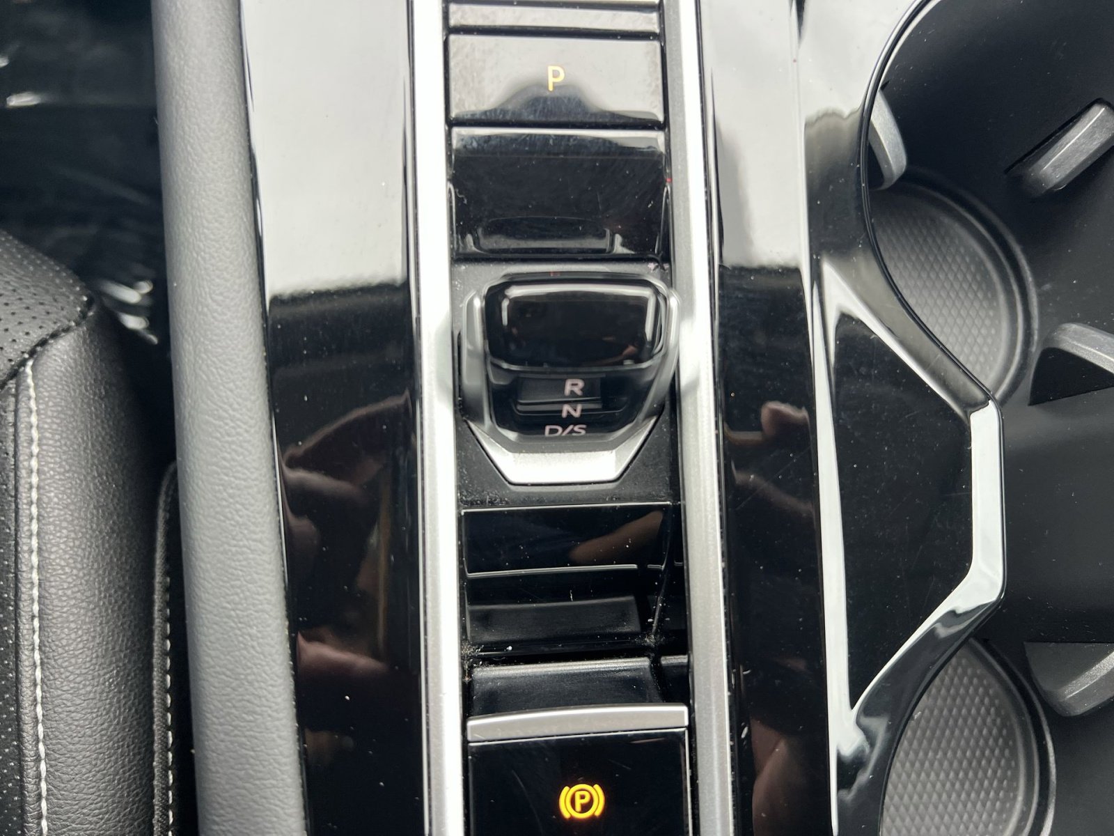 Used 2025 Volkswagen Atlas SE FWD image 29