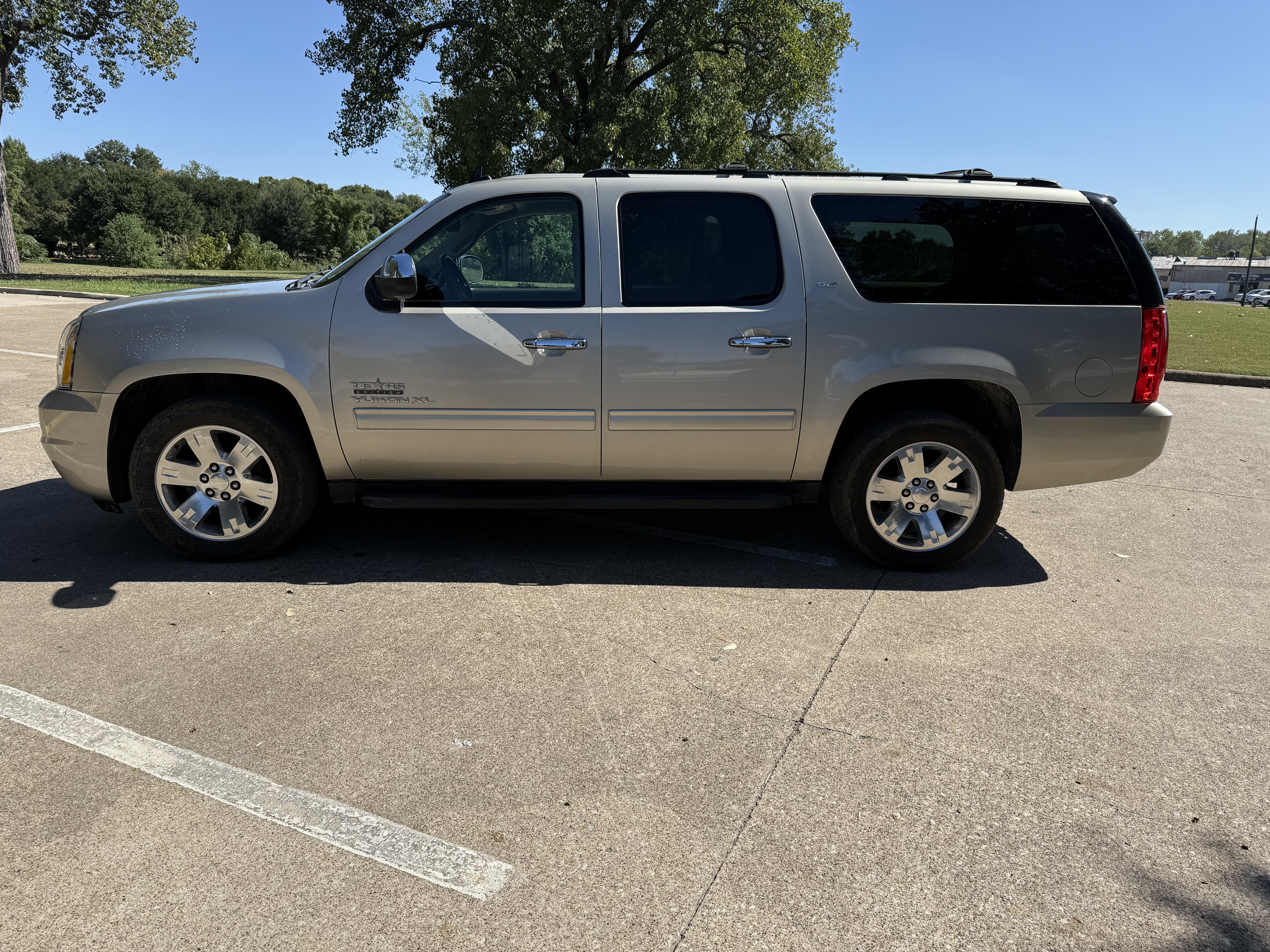 Used 2013 GMC Yukon XL SLT w/ Texas Edition RWD image 8