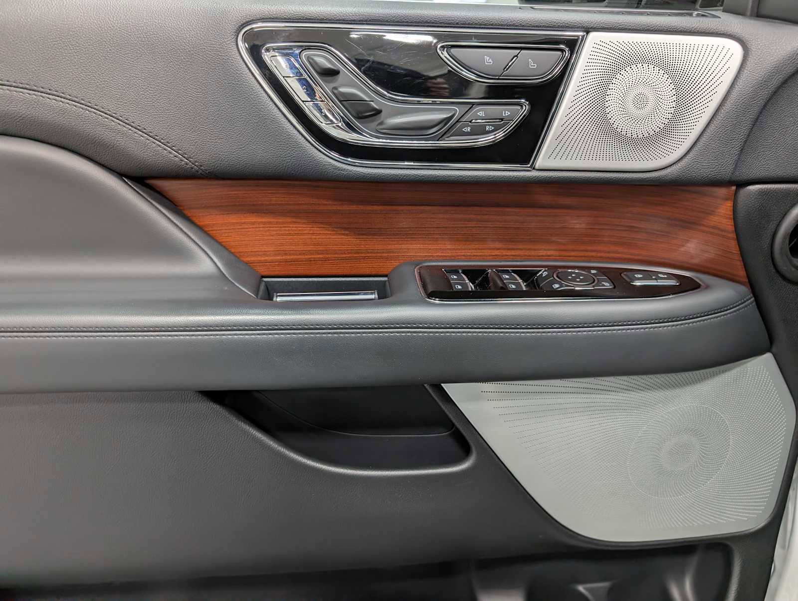 Certified 2023 Lincoln Navigator Reserve AWD/4WD image 42