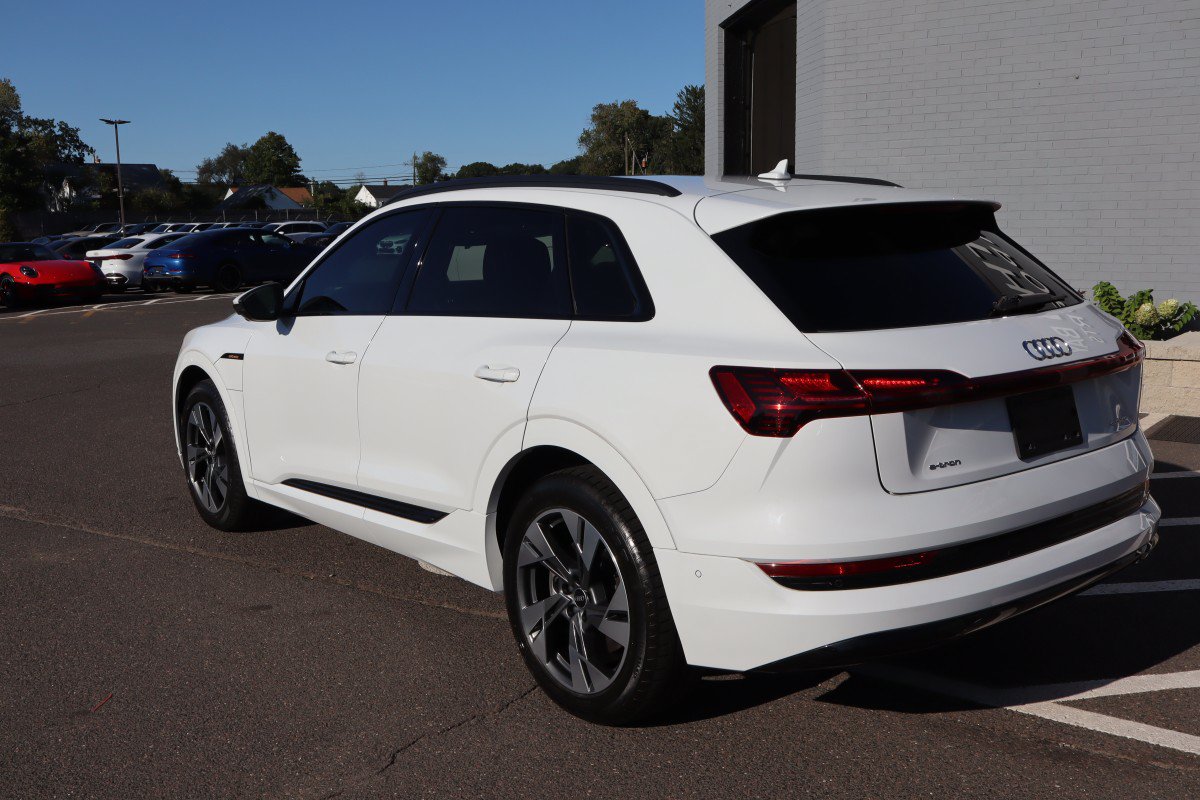 Used 2021 Audi e-tron Premium w/ Convenience Plus Package AWD/4WD image 9