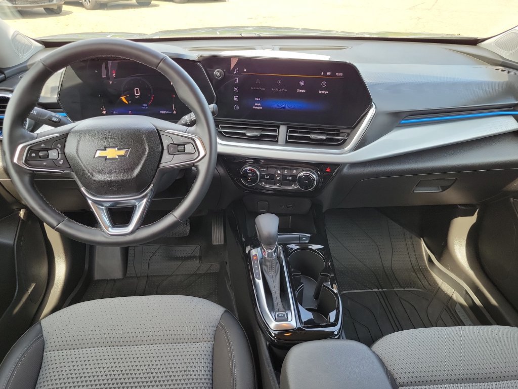 Used 2024 Chevrolet Trax LT w/ Driver Confidence Package FWD image 30
