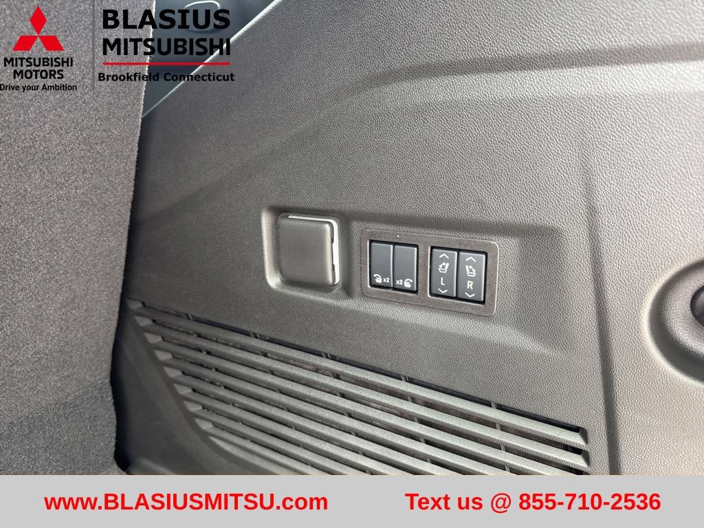 Used 2026 GMC Yukon Denali w/ Sun & Power Step Package AWD/4WD image 10