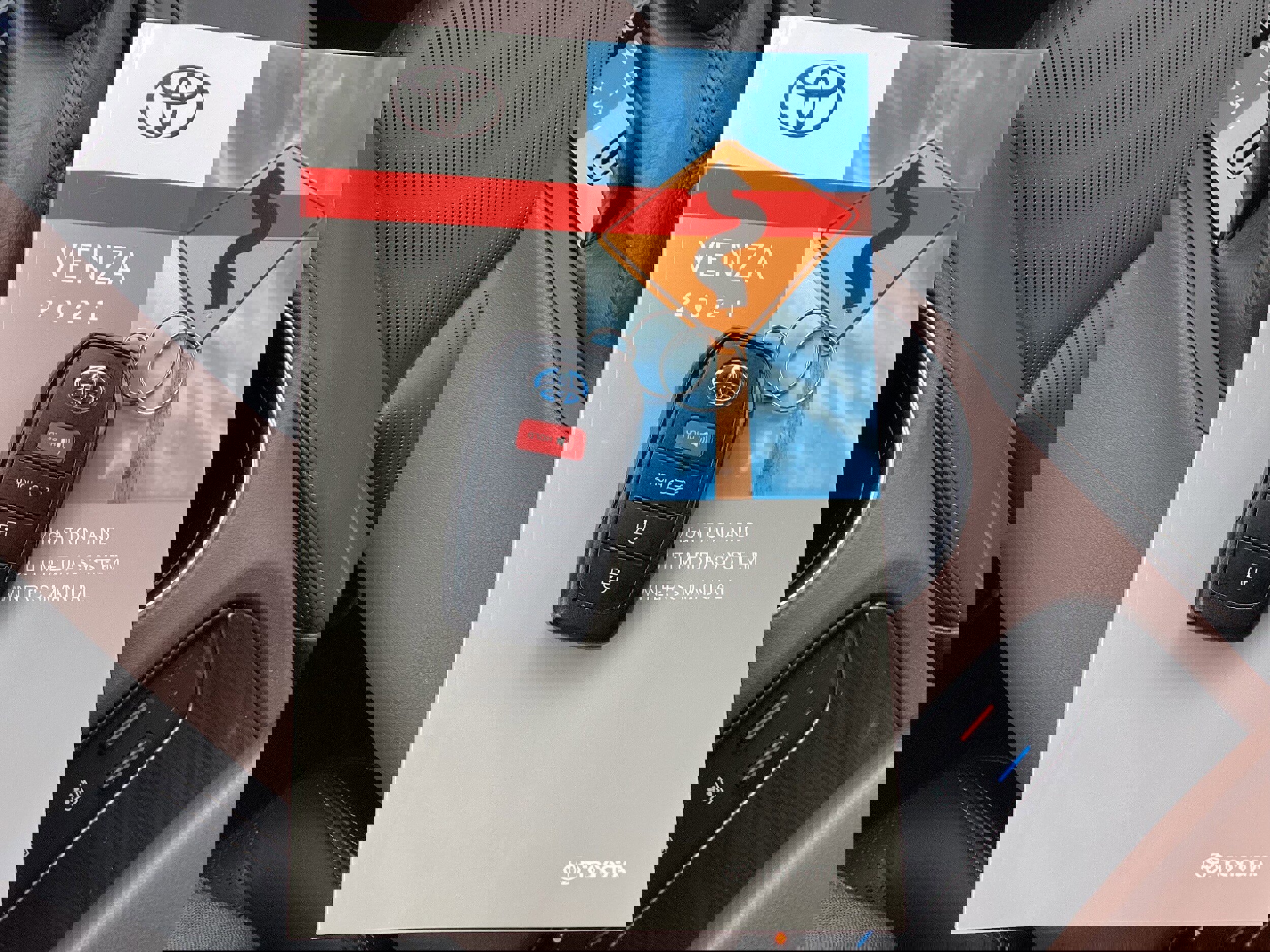 Used 2021 Toyota Venza Limited w/ Advanced Technology Package image 22