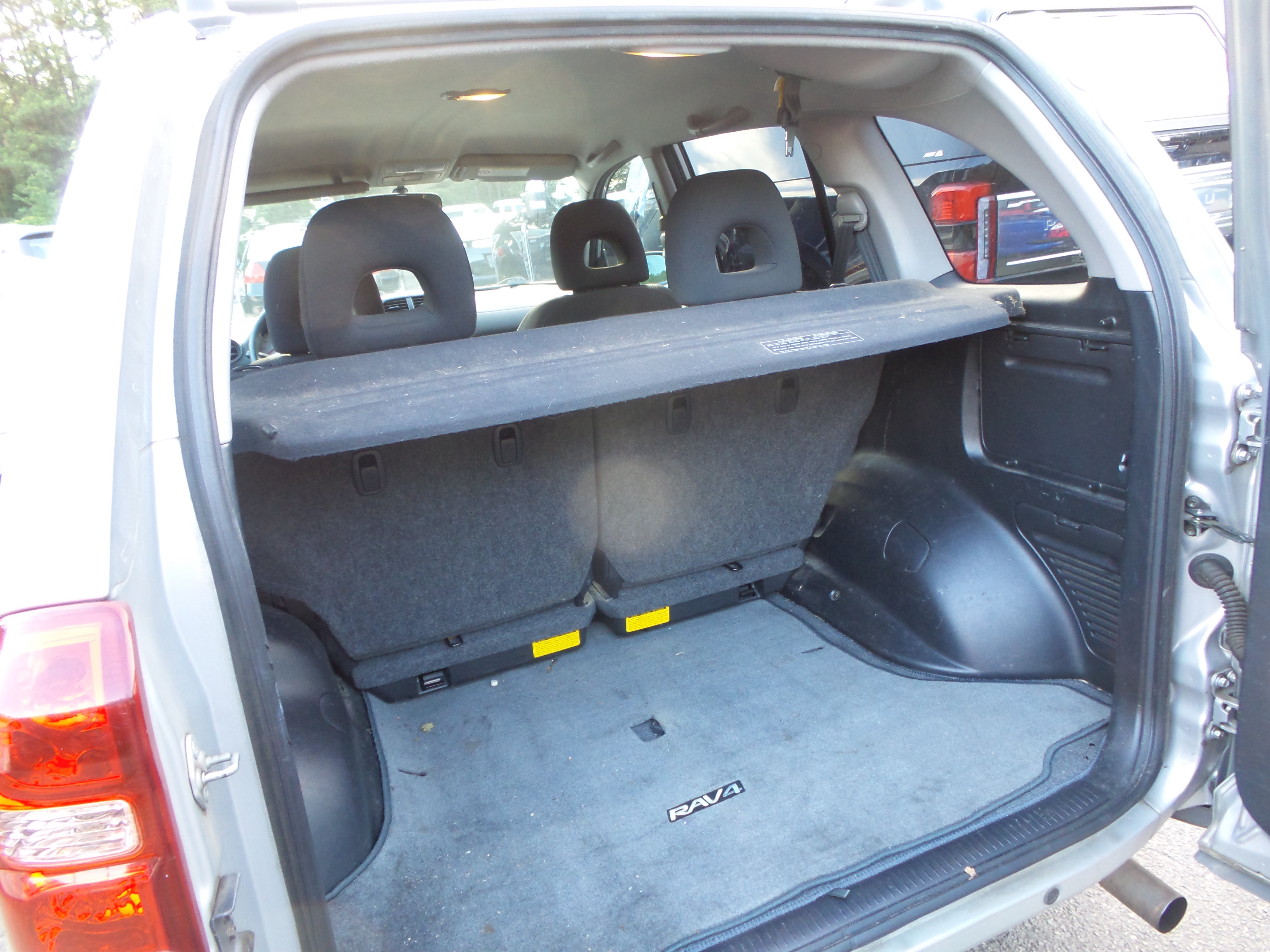Used 2005 Toyota RAV4 4WD image 8