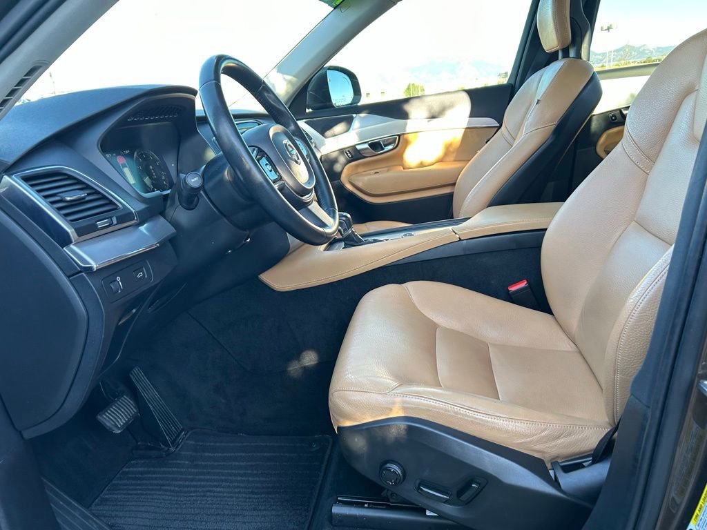 Used 2016 Volvo XC90 T6 Momentum AWD/4WD image 24