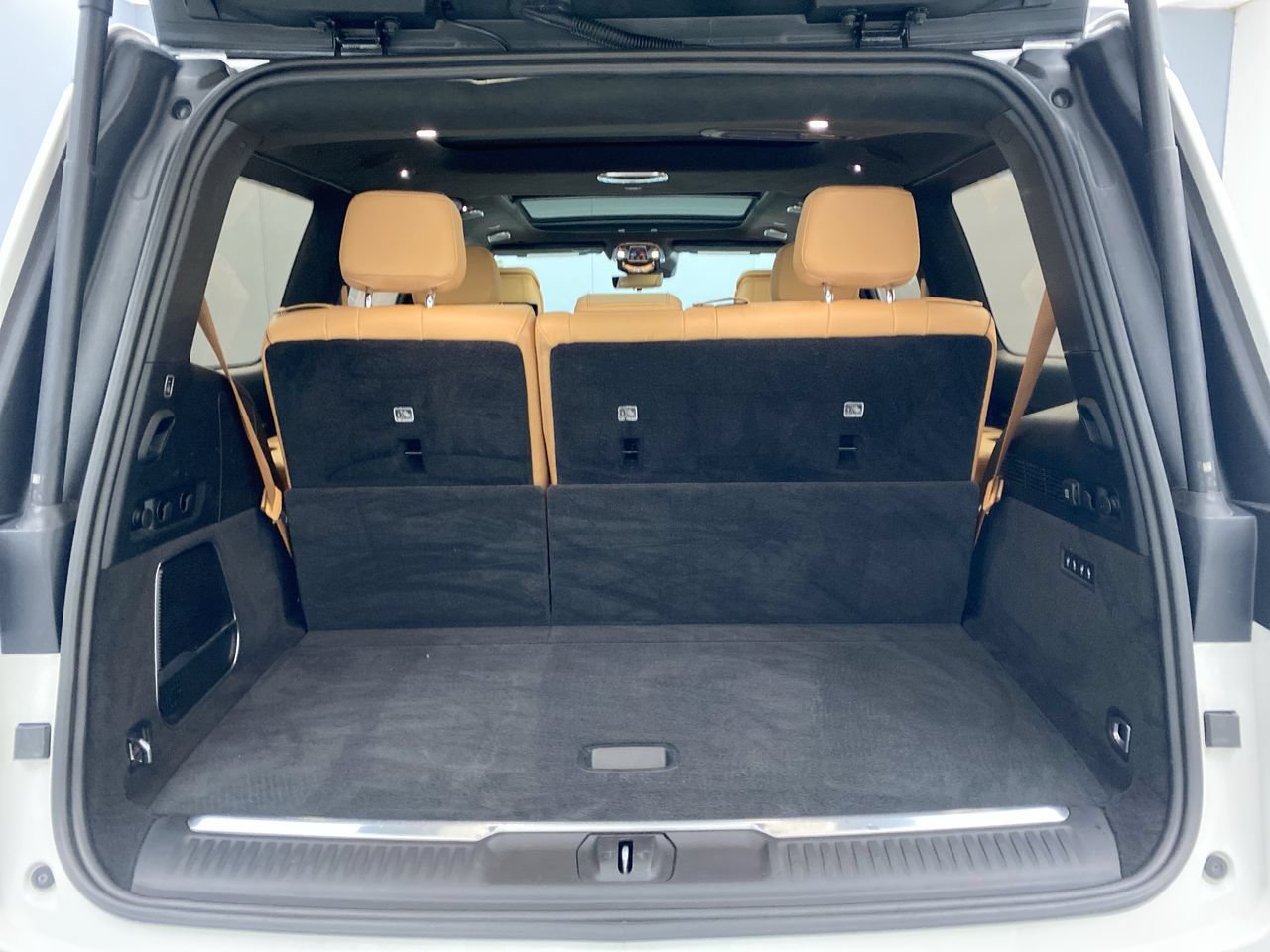 Used 2022 Jeep Grand Wagoneer Series III w/ Rear Seat Video Group 1 AWD/4WD image 27