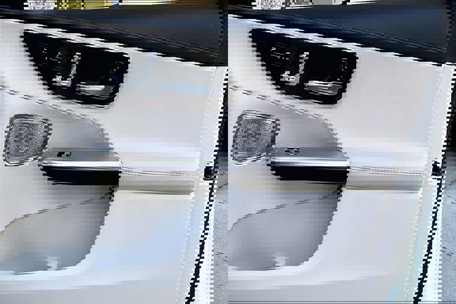 Used 2025 Mercedes-Benz GLC 300 4MATIC image 23