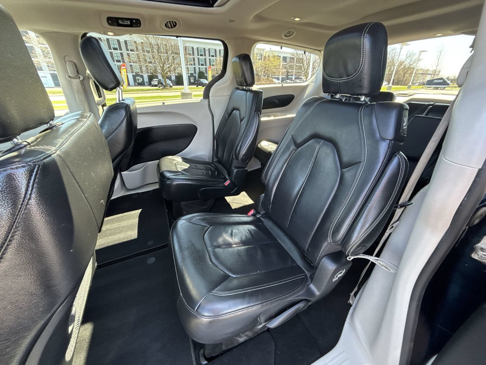 Used 2022 Chrysler Pacifica Touring-L AWD/4WD image 23