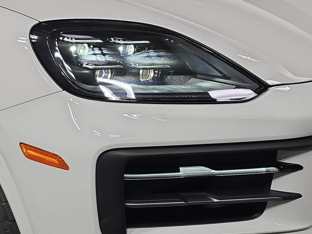 Certified 2024 Porsche Cayenne AWD/4WD image 12