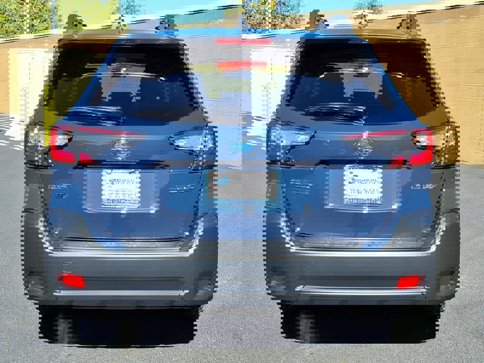 Certified 2025 Subaru Outback Premium w/ Popular Package #1A image 5