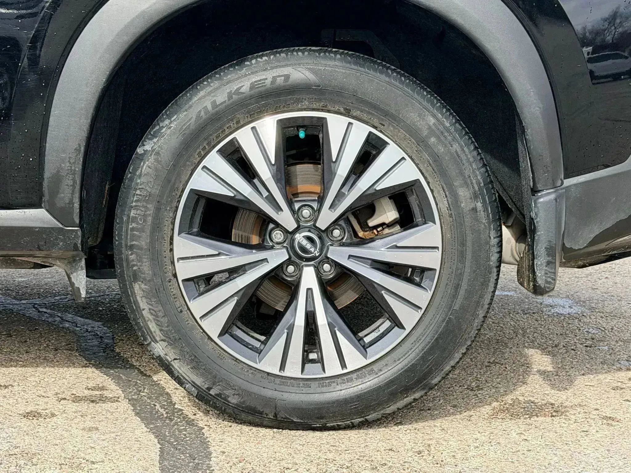 Used 2023 Nissan Rogue SV FWD image 2