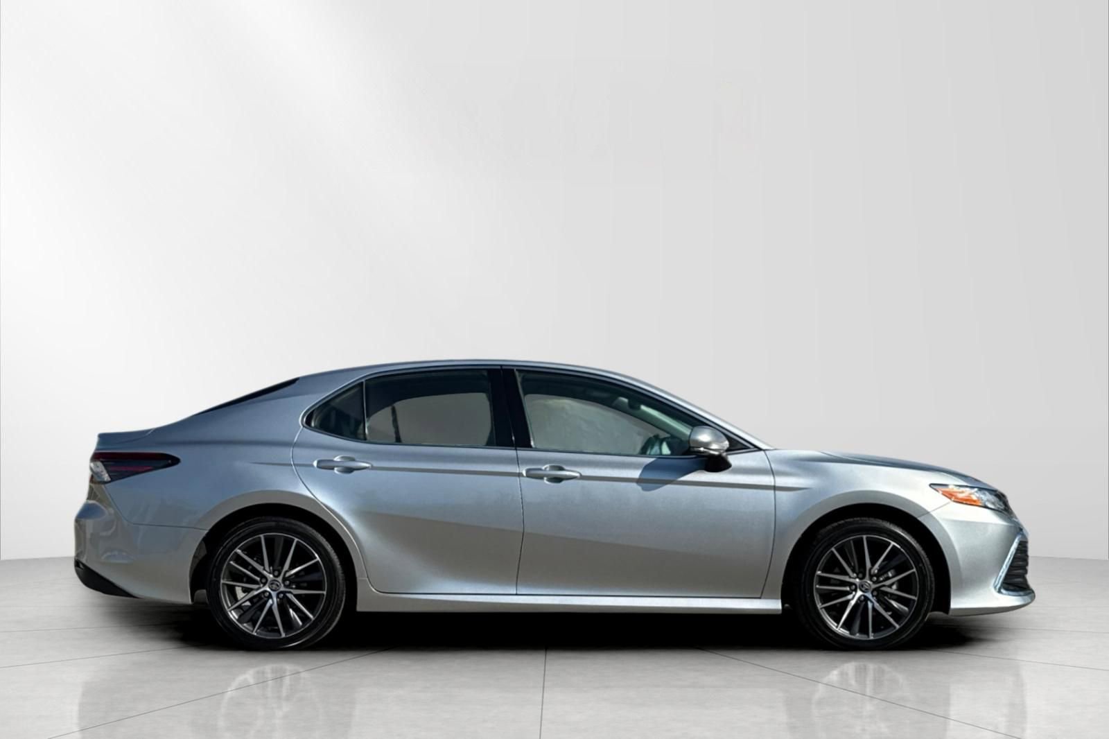 Used 2023 Toyota Camry XLE image 2
