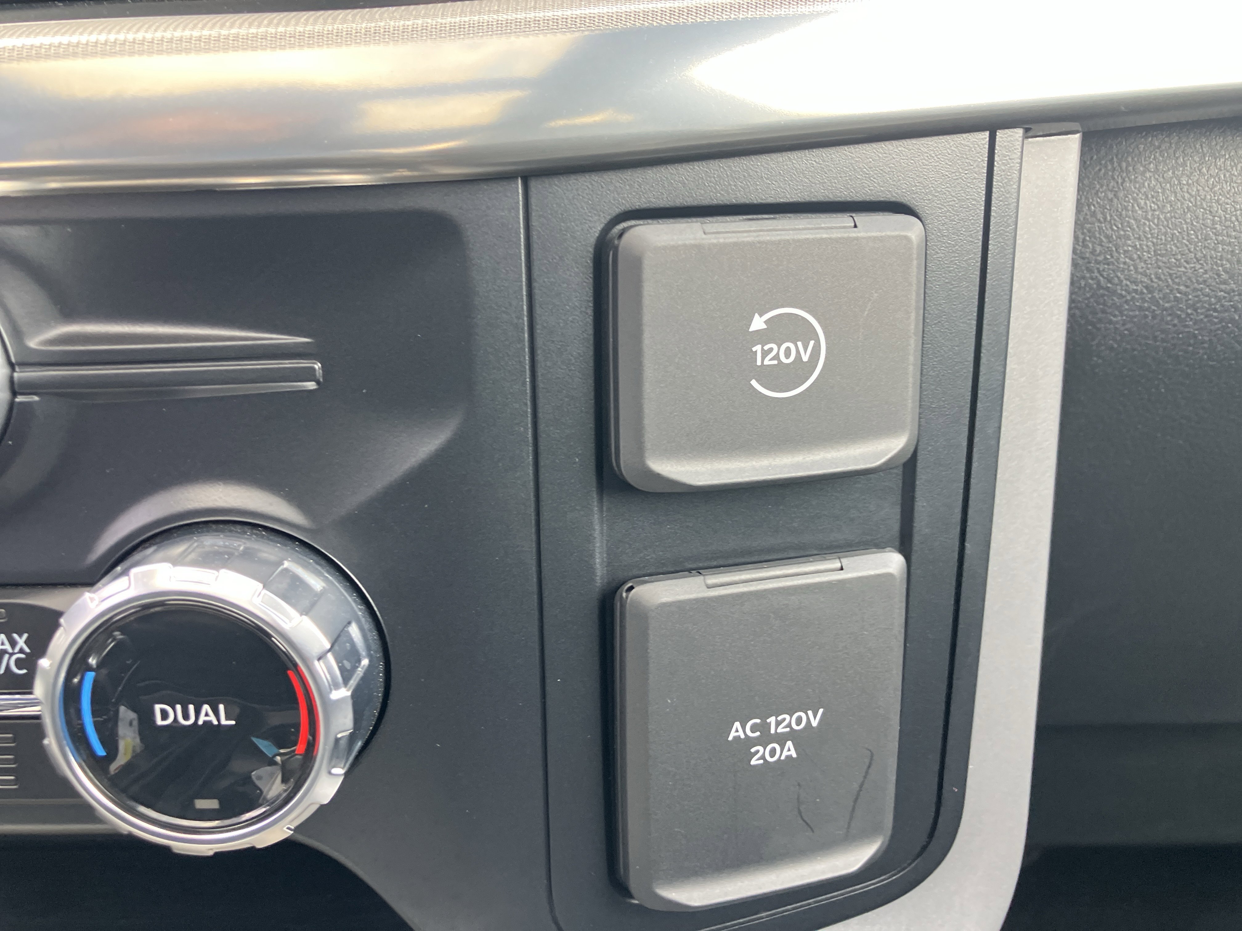 Used 2024 Ford F150 Lariat image 33