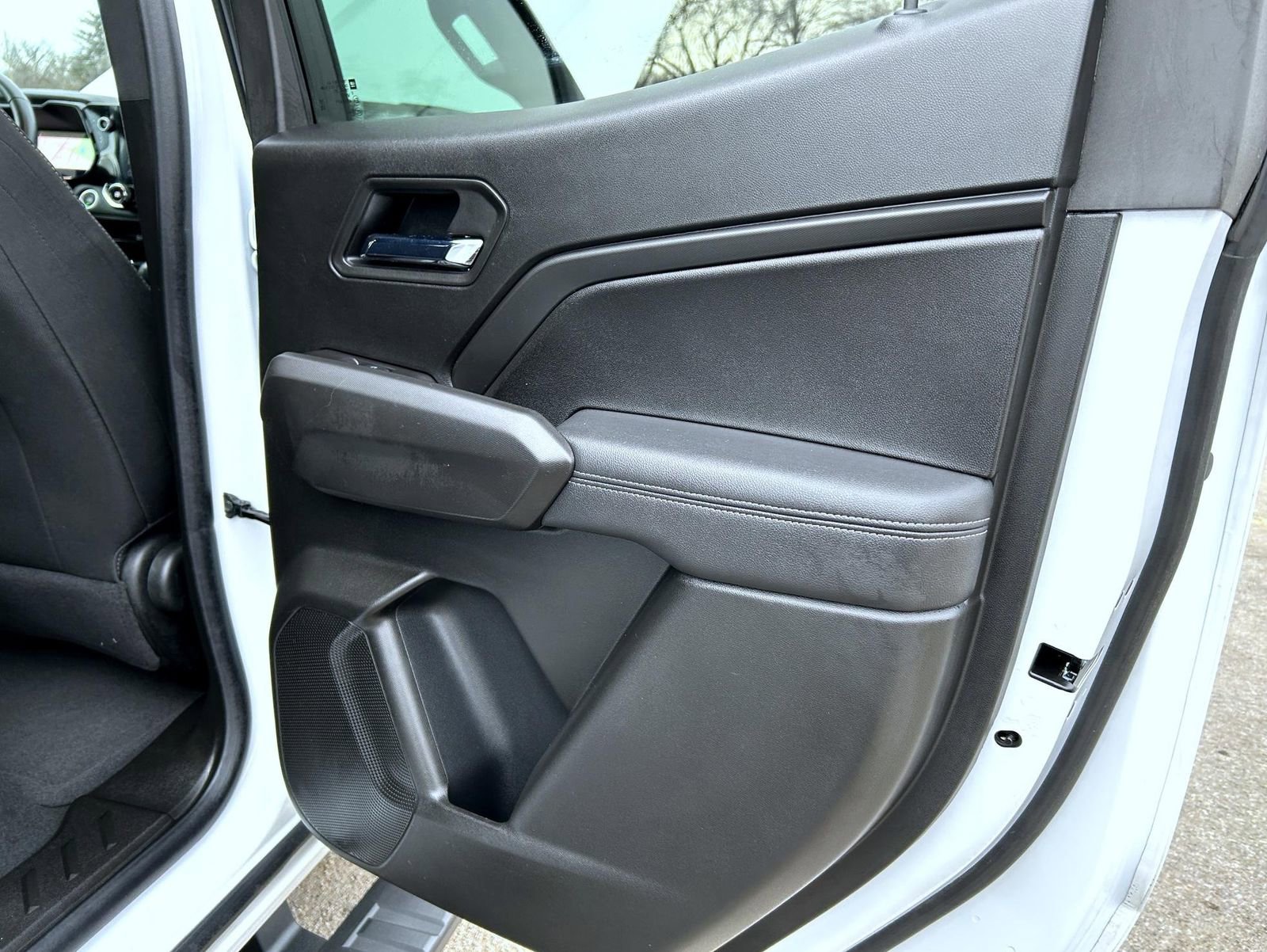 Used 2024 Chevrolet Colorado LT w/ LT Convenience Package image 17