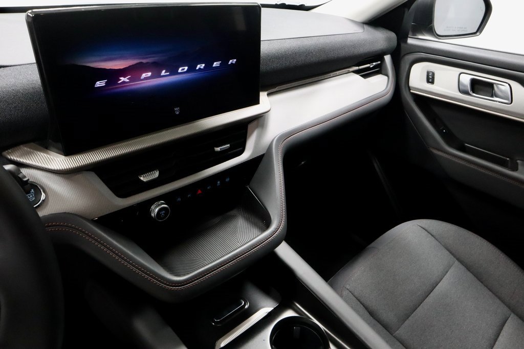 Certified 2025 Ford Explorer Active image 30