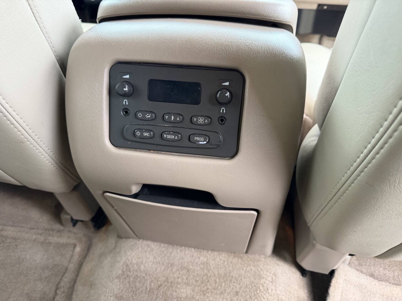Used 2004 Chevrolet Suburban 2500 LT w/ Preferred Equipment Group AWD/4WD image 29
