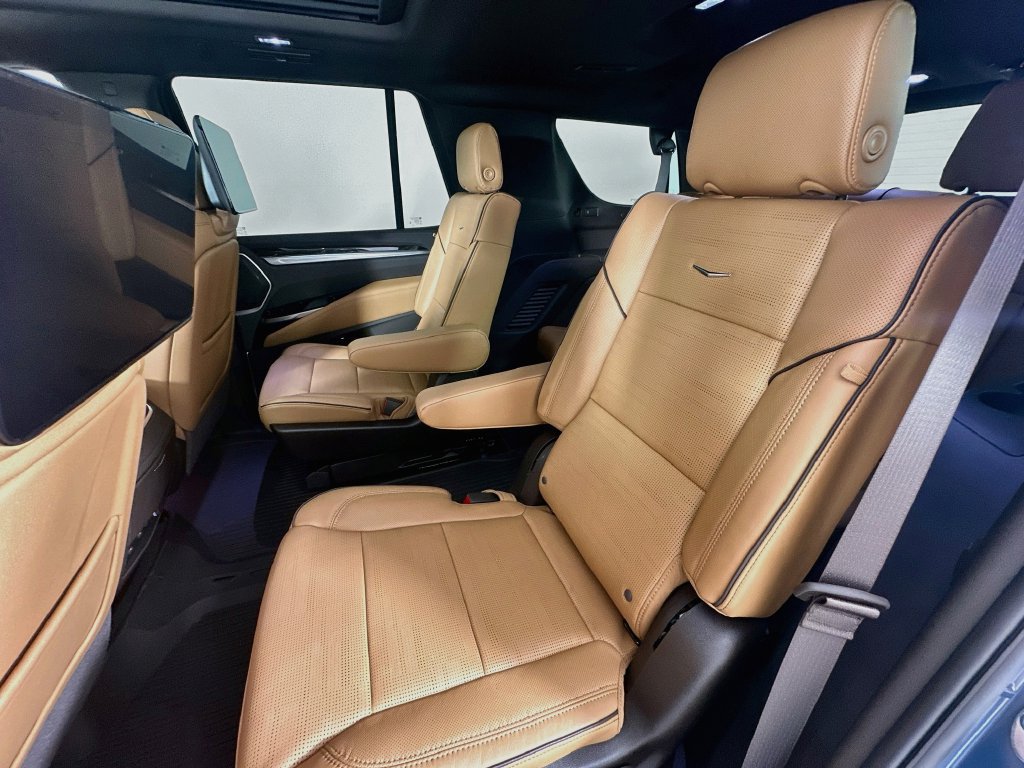 New 2026 Cadillac Escalade Luxury w/ LPO, Radiant Package AWD/4WD image 31