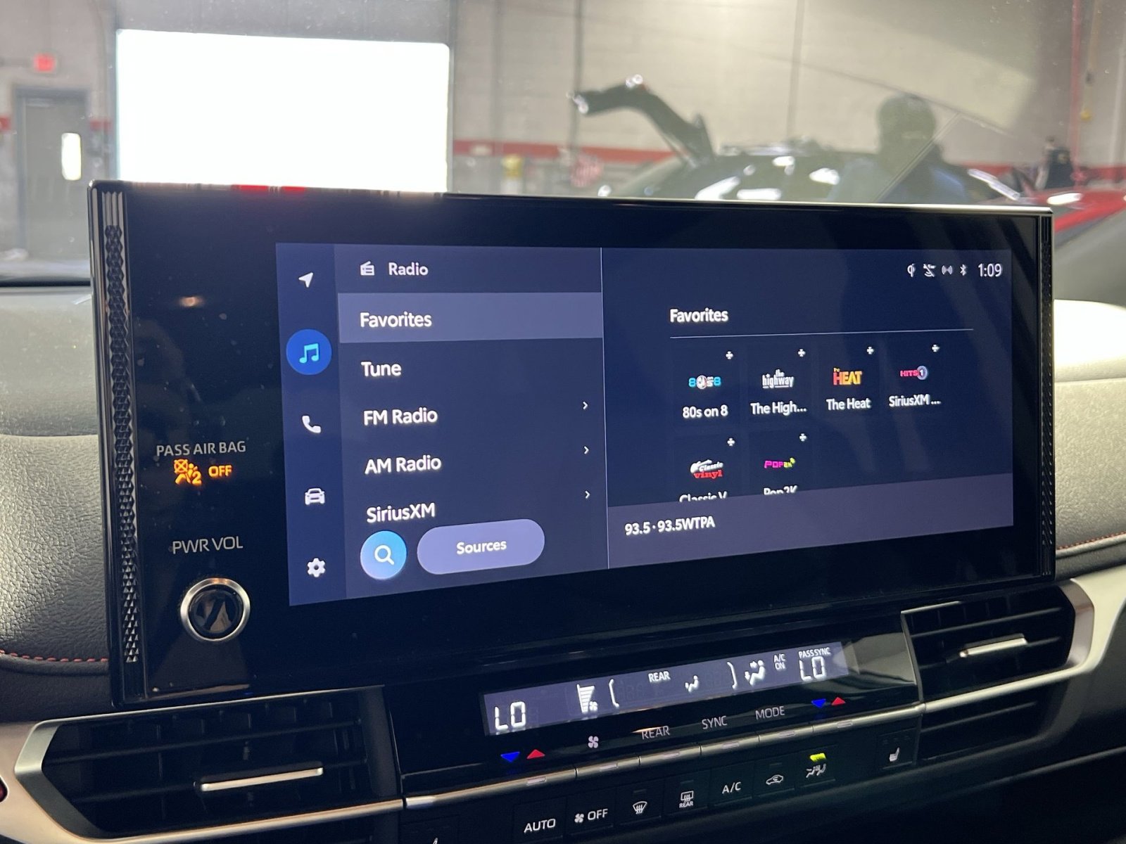 Used 2025 Toyota Sienna XSE image 18