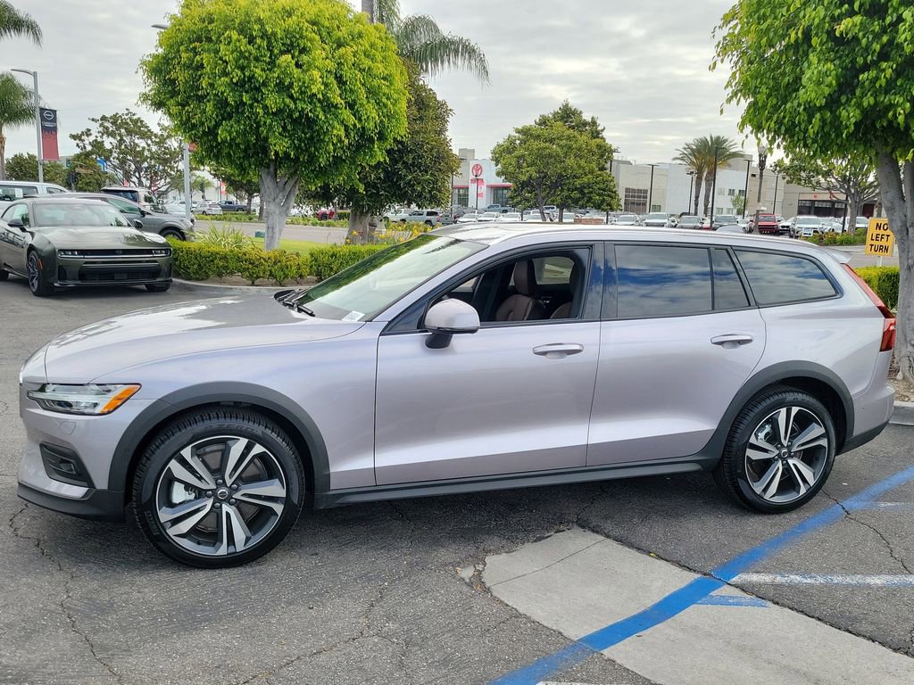 Used 2026 Volvo V60 B5 Cross Country Plus w/ Climate Package AWD/4WD image 21