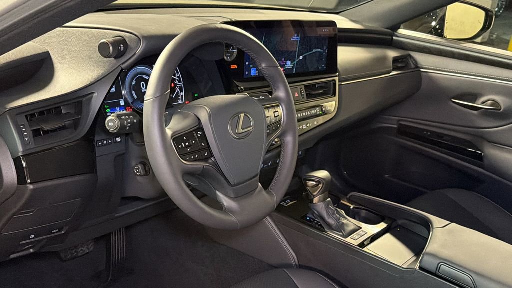 Used 2025 Lexus ES 300h w/ Premium Package image 27