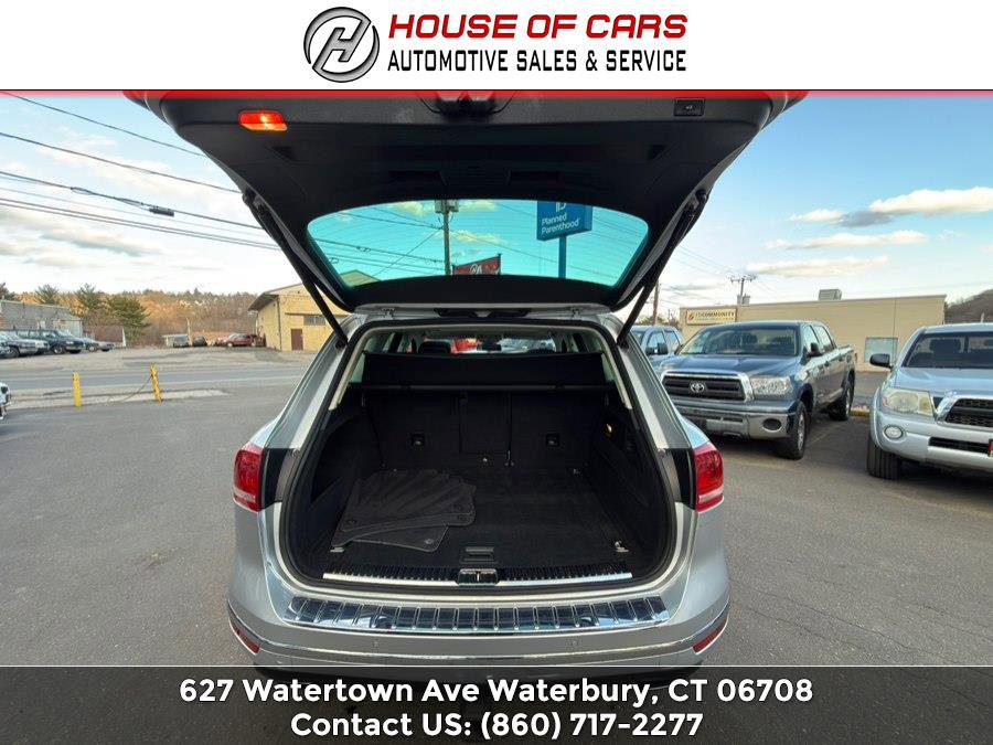 Used 2016 Volkswagen Touareg Sport AWD/4WD image 47