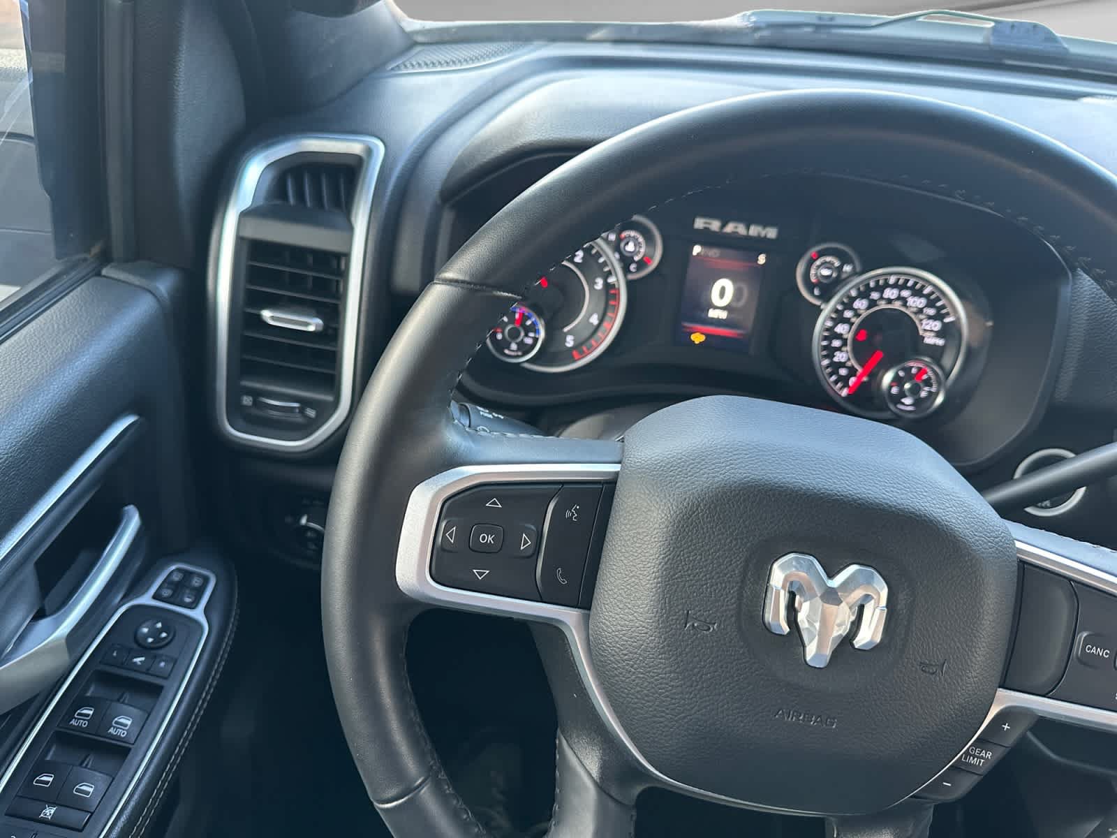 Used 2024 RAM 3500 Big Horn w/ Sport Appearance Package AWD/4WD image 27