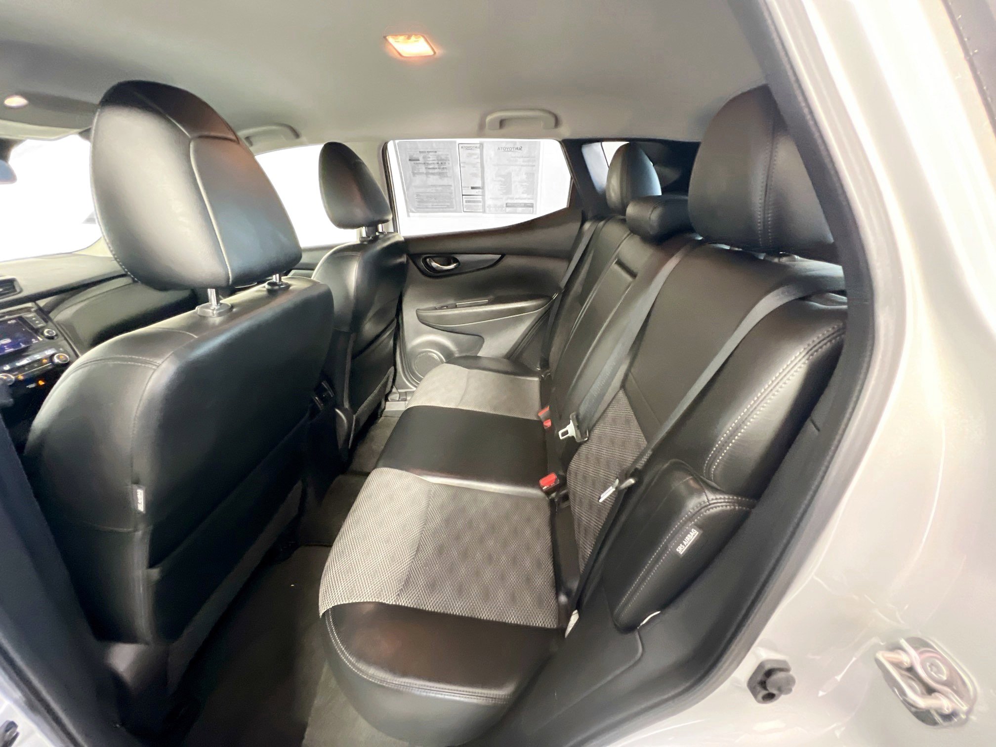 Used 2022 Nissan Rogue Sport SV w/ Technology Package image 29