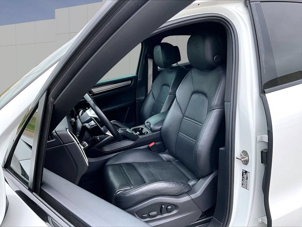 Certified 2023 Porsche Cayenne Platinum Edition AWD/4WD image 5