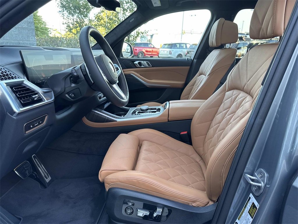 Used 2025 BMW X7 xDrive40i w/ M Sport Package image 23