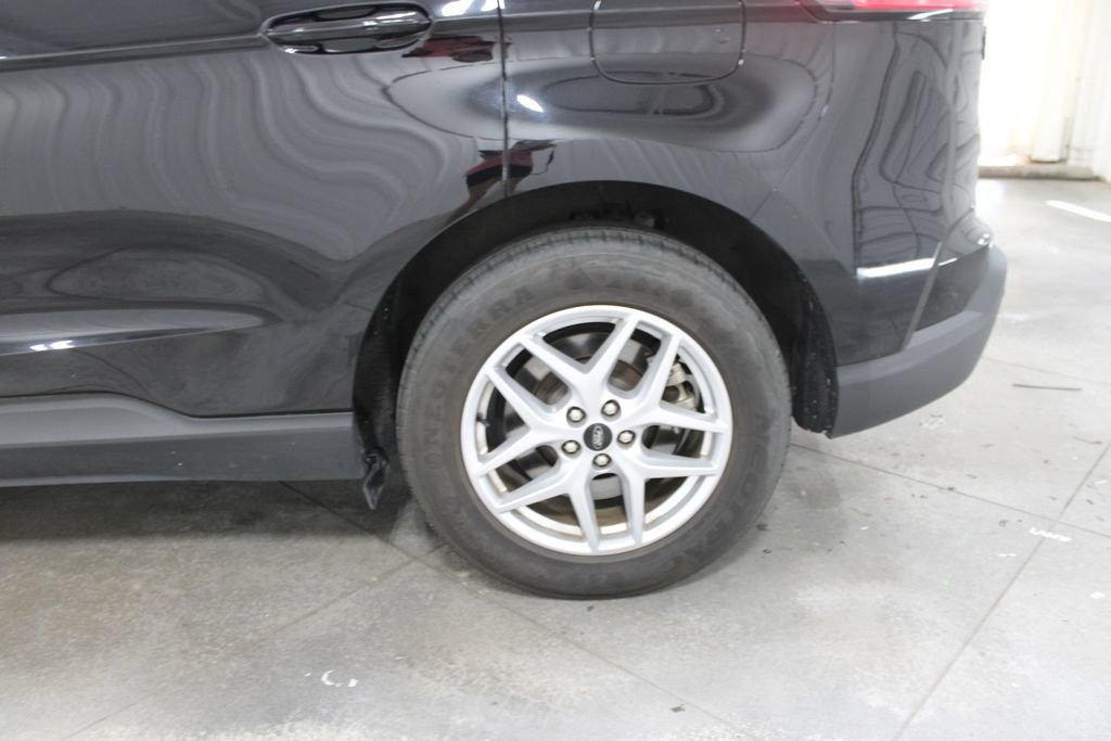 Used 2024 Ford Edge SEL AWD/4WD image 16