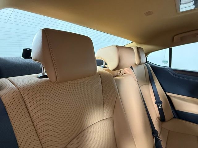 Used 2025 Lexus ES 350 w/ Premium Package image 29