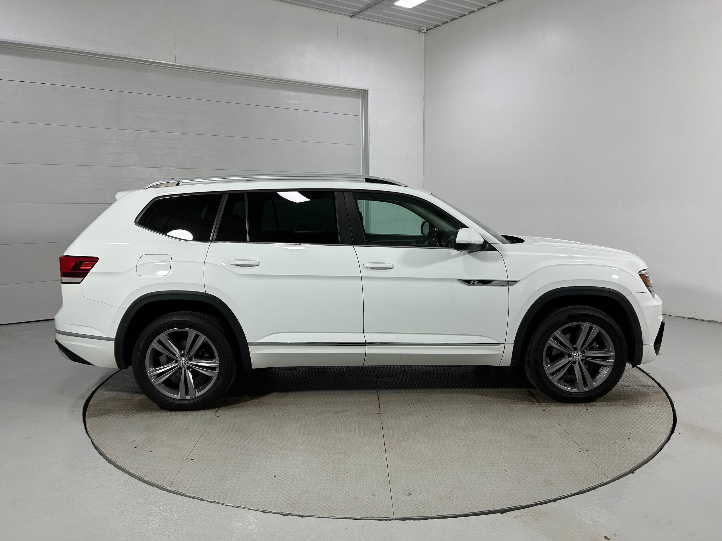 Used 2018 Volkswagen Atlas SEL w/ R-Line Package AWD/4WD image 39