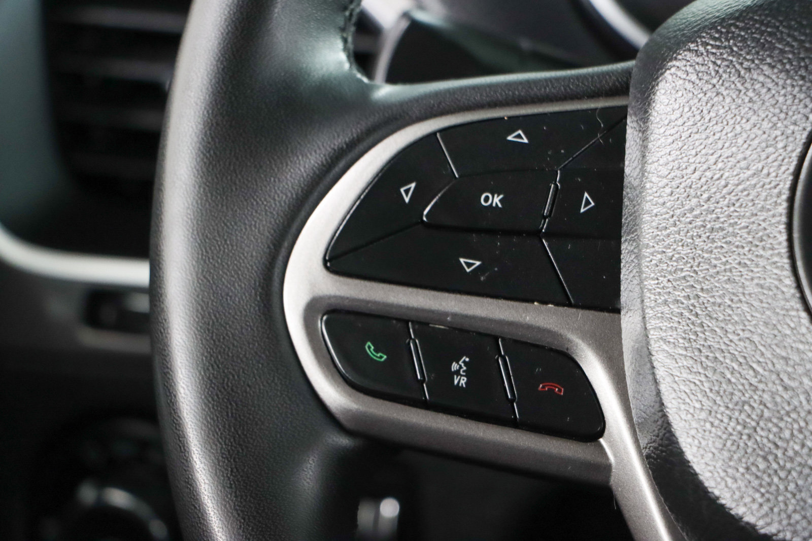 Used 2022 Jeep Cherokee Latitude Lux image 13