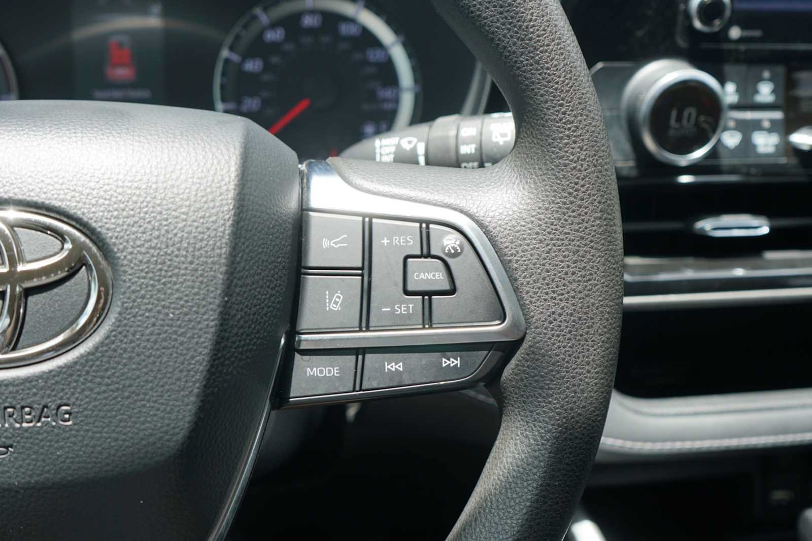 Used 2021 Toyota Highlander L FWD image 13